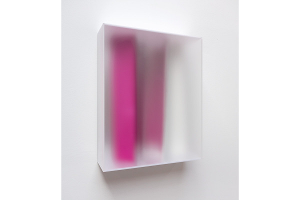 Rita Rohlfing, Color Space Object, Purpurlinie, 2014, Acrylglas, Acrylfarbe, 62 x 50 x 16 cm