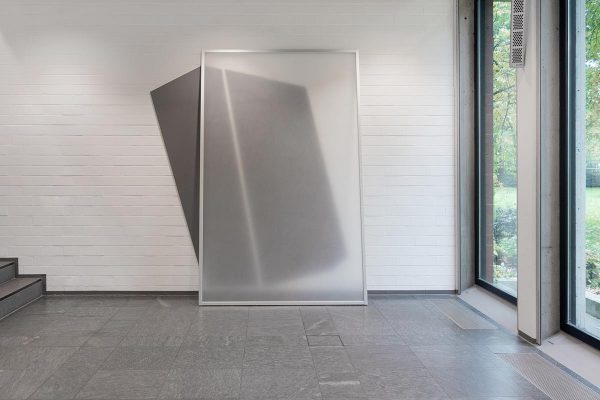 Rita Rohlfing, Installation Art, AMBIVALENZ, 2004, Acrylglas, Profile, Aluminium, Lackfarbe, 310 x 259 x 52 cm