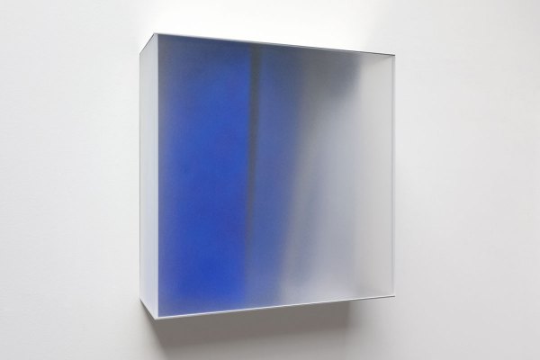 Rita Rohlfing, Color Space Object, blue space, 2010, Acrylglas, Aluminium, Acrylfarbe, 65 x 65 x 21 cm