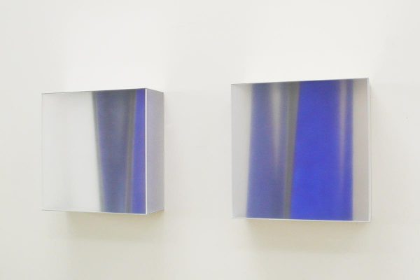 Rita Rohlfing, Color Space Object, white & blue space, 2011, Acrylglas, Aluminium, Acrylfarbe, 65 x 65 x 21 cm, blue space, 2010, Acrylglas, Aluminium, Acrylfarbe, 65 x 65 x 21 cm