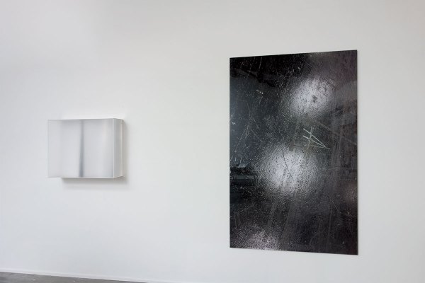 Rita Rohlfing, white space, 2009, 65 x 80 x 21 cm & scheinbar, 2015, 200 x 125 cm