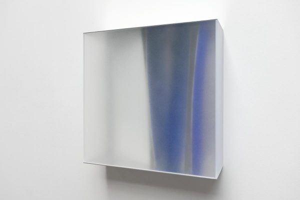 Rita Rohlfing, Color Space Object, white & blue space, 2011, Acrylglas, Aluminium, Acrylfarbe, 65 x 65 x 21 cm