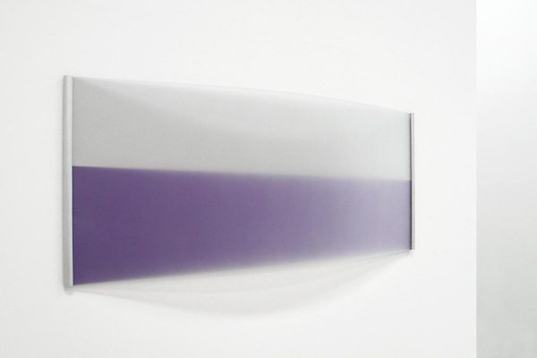 Rita Rohlfing, Color Space Object, curve, 2006, Acrylglas, Aluminium, Lackfarbe, 63 x 150 x 12 cm