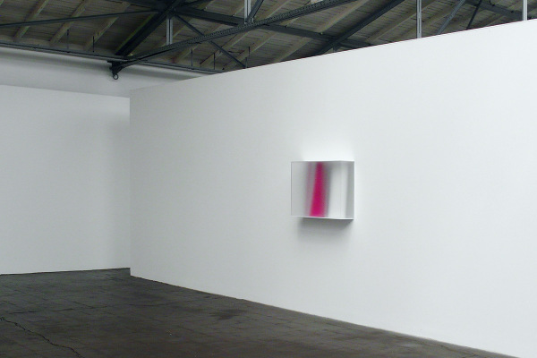 Rita Rohlfing, Color Space Object, purple, 2013, Acrylglas, Acrylfarbe, 65 x 80 x 22 cm, exhibition view, Austragungsort II, VfaKR Oberhausen, 2013