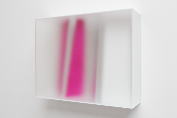 Rita Rohlfing, Color Space Object, purple, 2013, Acrylglas, Acrylfarbe, 65 x 80 x 22 cm